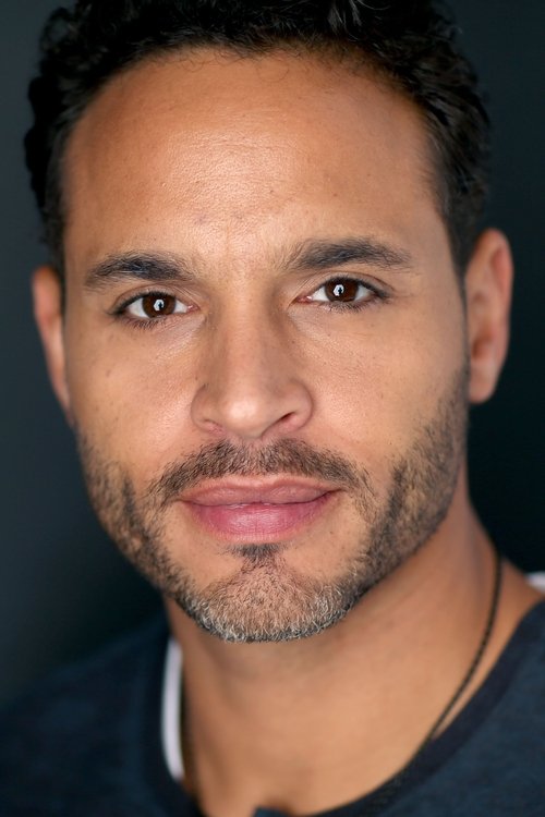 Daniel Sunjata jako James Holt w obsadzie Diabeł ubiera się u Prady