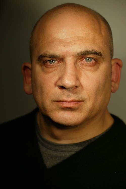 Jonny Coyne jako Lord Janu w obsadzie Gwiezdne wojny: Mandalorian i Grogu