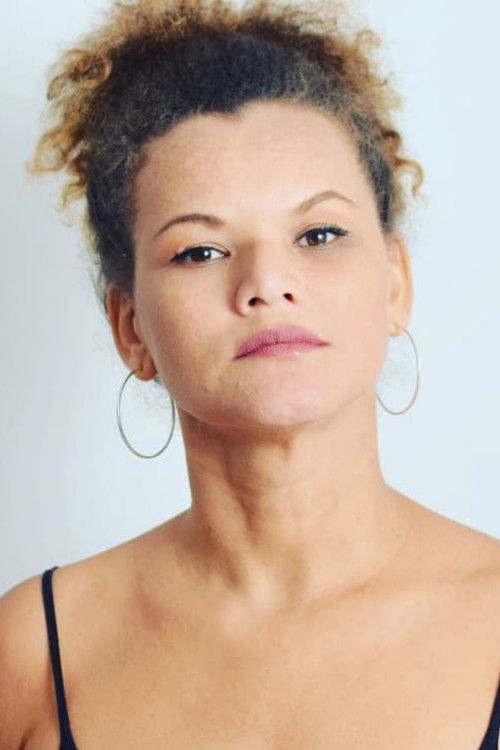 Ane Oliva jako Mãe na Repartição w obsadzie Tajny agent