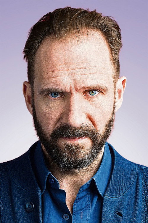 Ralph Fiennes jako Alexander Pushkin w obsadzie Biały kruk