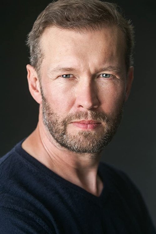 Gordon Alexander jako Lt. Blake w obsadzie Greenland 2