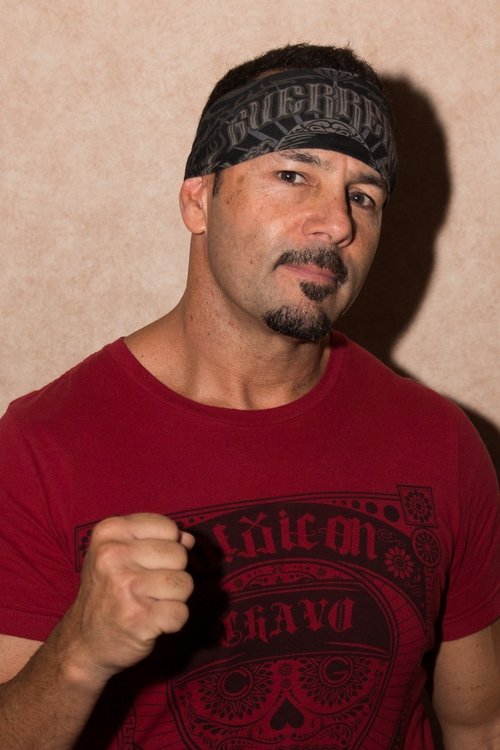 Chavo Guerrero Jr. jako Referee w obsadzie Dzień objawienia