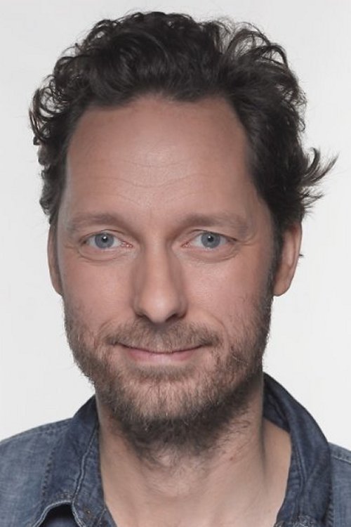 Trond Fausa Aurvåg jako Adam Shaw w obsadzie Greenland 2