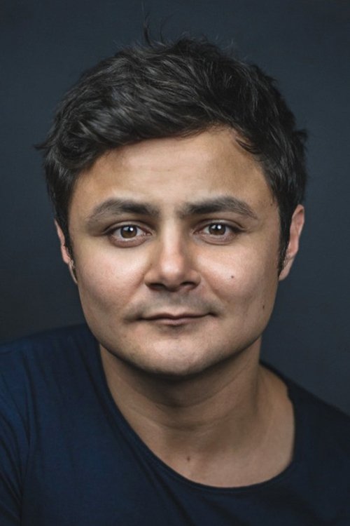 Podobny aktor do Mick Wingert: Arturo Castro