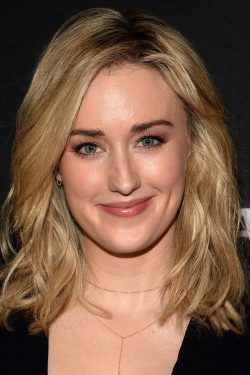 Ashley Johnson jako Waitress w obsadzie Avengers