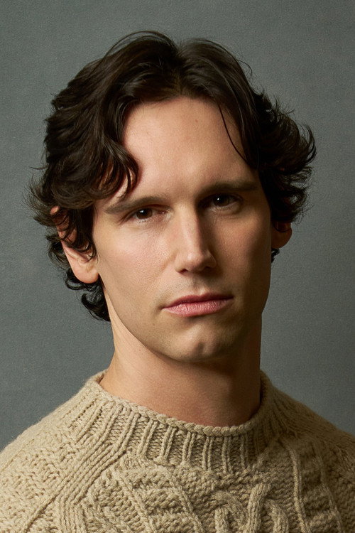 Cory Michael Smith jako Sam w obsadzie Wartość sentymentalna