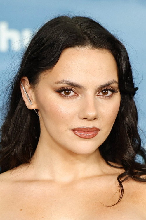 Podobny aktor do Amy Madigan: Dafne Keen