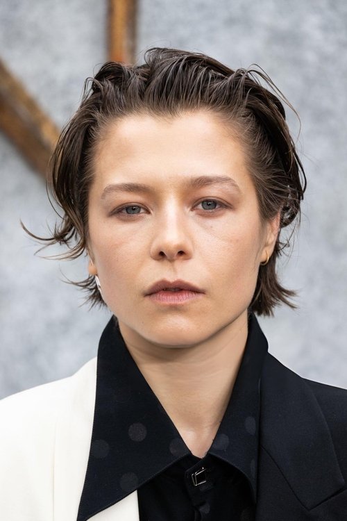 Podobny aktor do Anson Mount: Emma D'Arcy