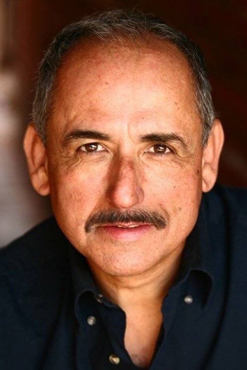 Podobny aktor do Ronny Chieng: Gary Carlos Cervantes