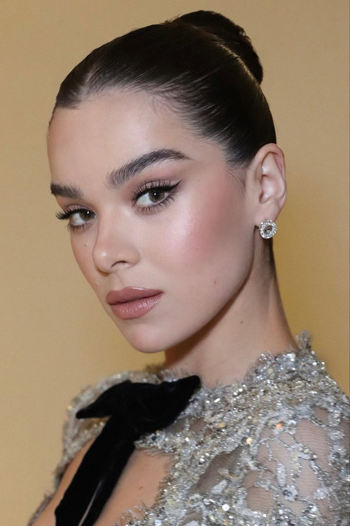 Hailee Steinfeld jako Gwen Stacy (voice) w obsadzie Spider-Man Uniwersum