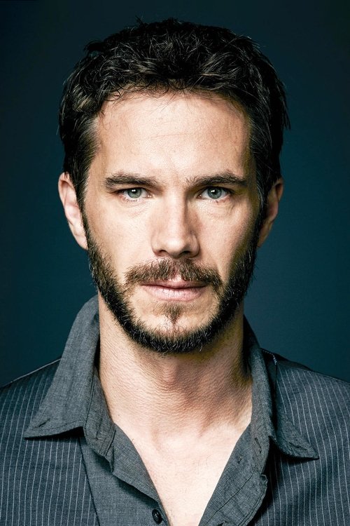 Podobny aktor do Julia Garner: James D'Arcy