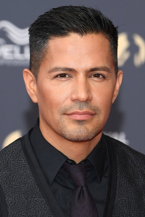 Podobny aktor do Simon Templeman: Jay Hernandez