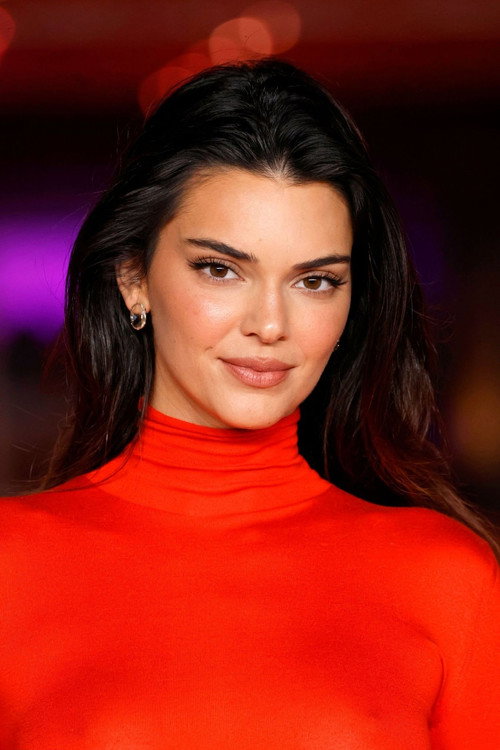 Podobny aktor do Jeff Bennett: Kendall Jenner
