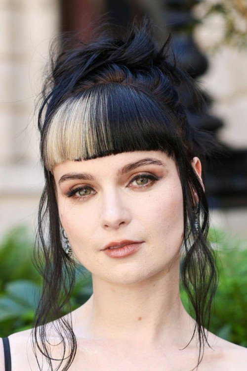 Podobny aktor do Anson Mount: Lola Petticrew