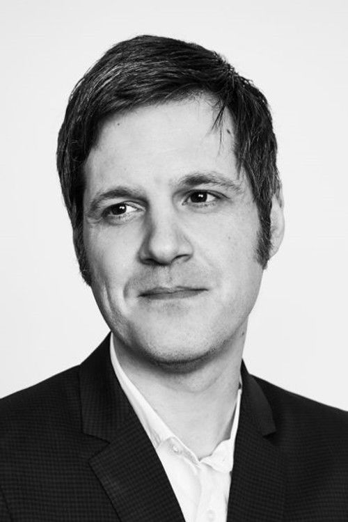 Michael Esper jako Captain Cotton w obsadzie Twórca
