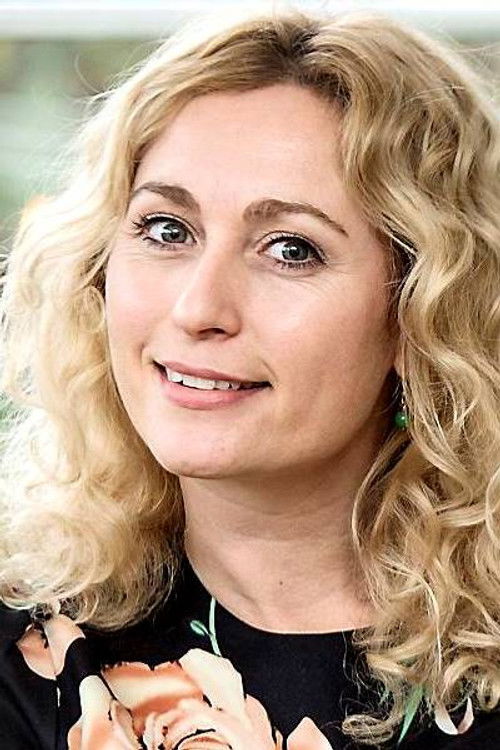 Podobny aktor do Dee Bradley Baker: Patricia Schumann