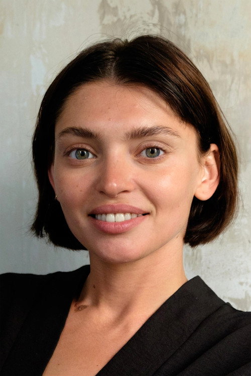 Podobny aktor do Freida Pinto: Valeriia Karaman